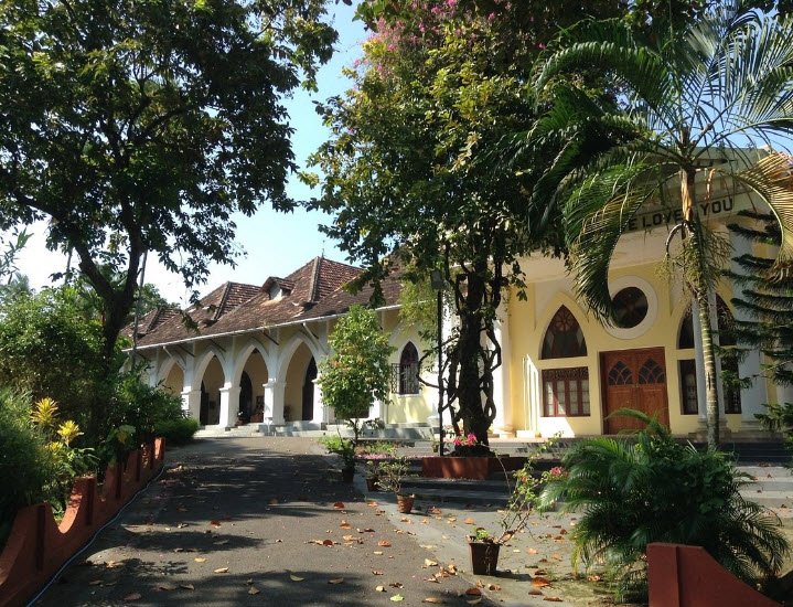 Bishop's House, Ernakulam, Kerala - Vushii.com Bishop's House, Ernakulam, Kerala - Vushii.com